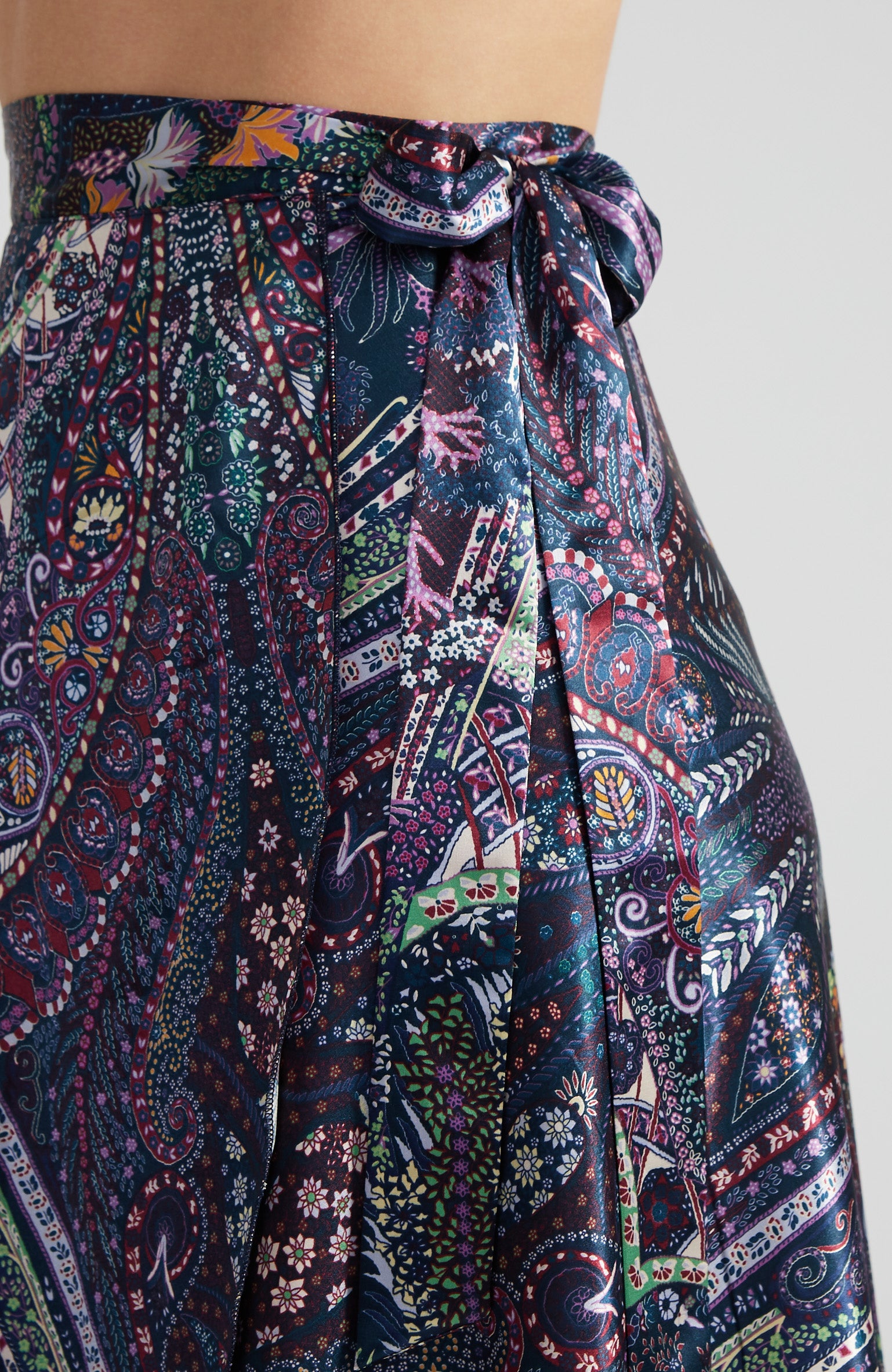 COCO - Wrap Skirt in Retro Satin Print