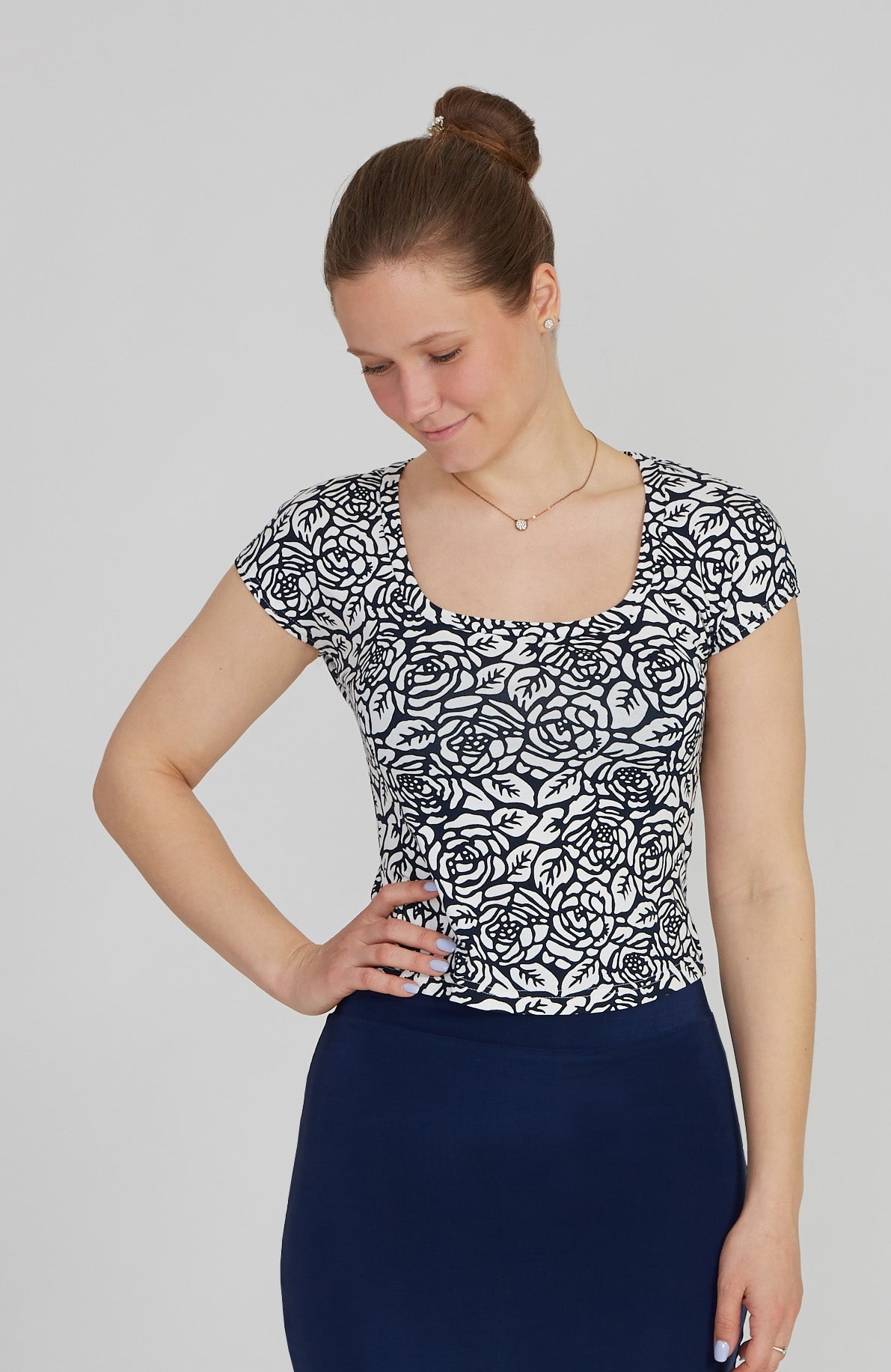 PAULA - Rose Print Top with Sleeves in Viscose Jersey